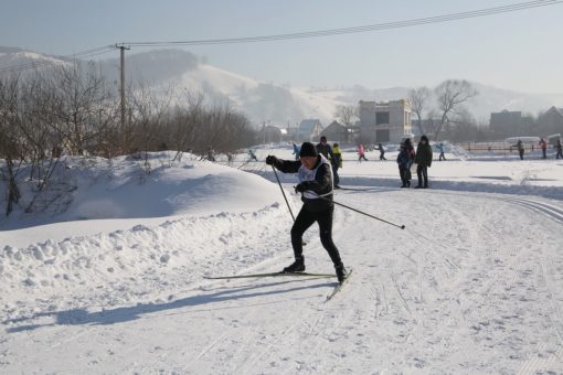 Более семисот человек поучаствовали в «Лыжне России»