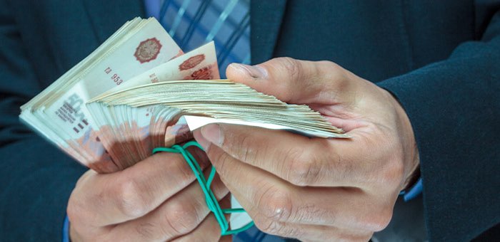 Министра здравоохранения и его помощника подозревают в получении взяток на 4,6 млн рублей