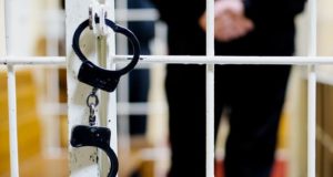 Ранее судимого несовершеннолетнего угонщика взяли под стражу
