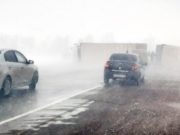 На трассе Бийск – Барнаул поперек дороги перевернулась фура, движение по тракту ограничено