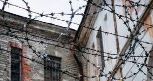 До смерти избил собутыльника и сел в колонию на восемь с половиной лет До смерти избил бомжа и сел в колонию на восемь с половиной лет
