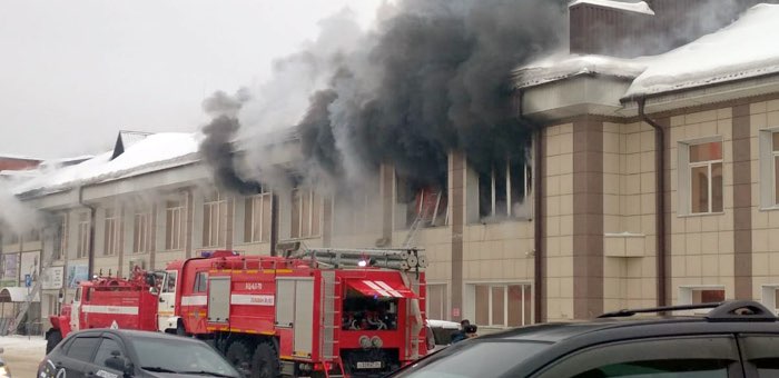 Пожар в ТЦ «Ткацкий» произошел из-за загоревшегося смартфона