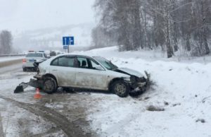 Маленький ребенок попал в больницу после ДТП на Чуйском тракте