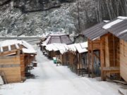 Общественность призывает прекратить торговлю на перевалах