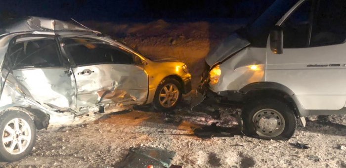 Молодой водитель на Mitsubishi Lancer выехал на встречную полосу и попал в больницу