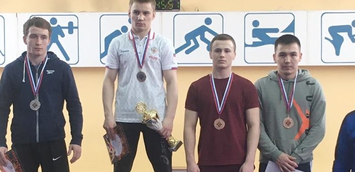 Борец из Республики Алтай завоевал бронзу на первенстве в Новосибирске