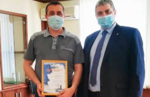 Водитель автобуса, участвовавший в спасении людей из горящего ТЦ, получил награду Минрегиона Водитель автобуса, участвовавший в спасении людей из горящего ТЦ, получил награду Минрегиона