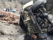 На дороге Акташ – Улаган перевернулся грузовик, водитель погиб На дороге Акташ – Улаган перевернулся грузовик, водитель погиб