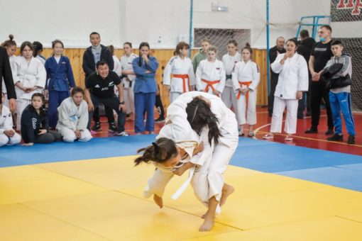 Двести спортсменок приняли участие в турнире по дзюдо в Горно-Алтайске