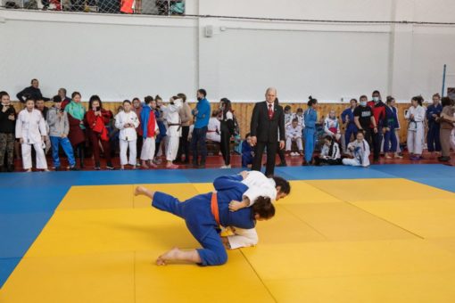Двести спортсменок приняли участие в турнире по дзюдо в Горно-Алтайске