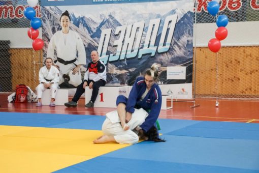 Двести спортсменок приняли участие в турнире по дзюдо в Горно-Алтайске