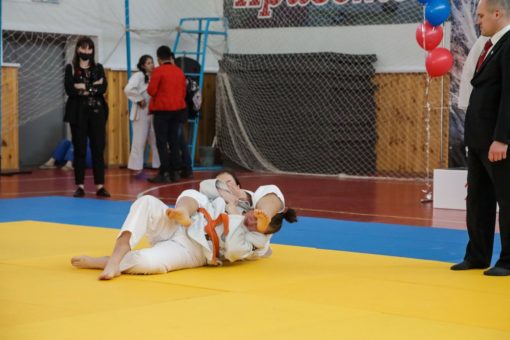 Двести спортсменок приняли участие в турнире по дзюдо в Горно-Алтайске