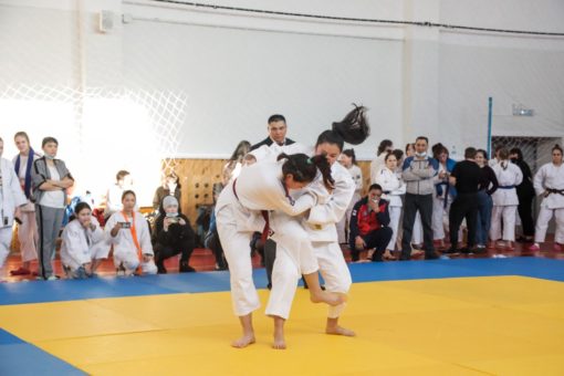 Двести спортсменок приняли участие в турнире по дзюдо в Горно-Алтайске