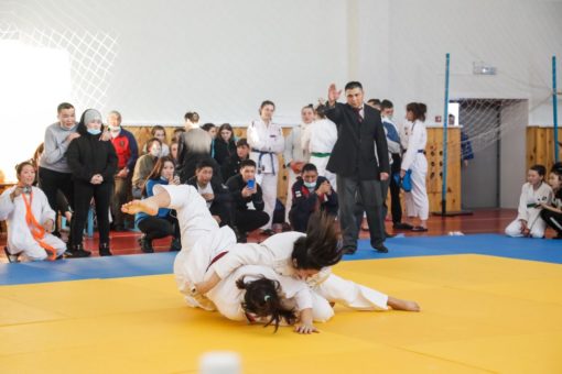 Двести спортсменок приняли участие в турнире по дзюдо в Горно-Алтайске