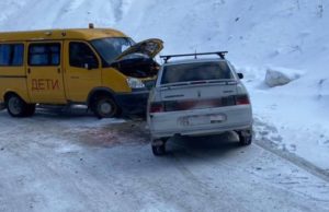 Автобус с детьми попал в ДТП возле Красных ворот