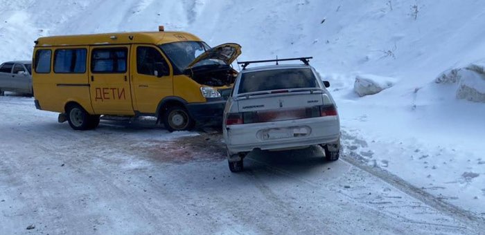 Автобус с детьми попал в ДТП возле Красных ворот