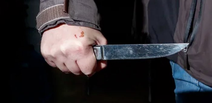 Мужчина заступился за девушек и получил три удара ножом