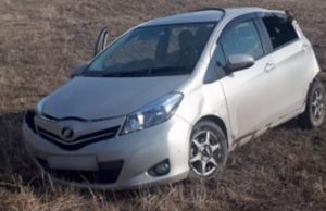 Водитель Toyota Vitz перевернула машину на спуске с Семинского перевала