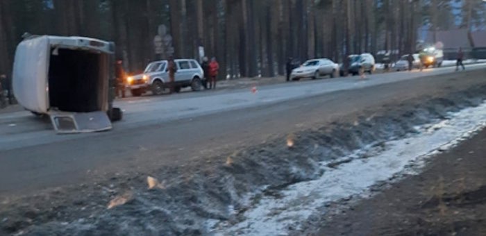 УАЗ перевернулся на Чемальском тракте