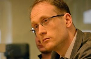 «Это массивные куски чужого текста, которыми он набил диссертацию»