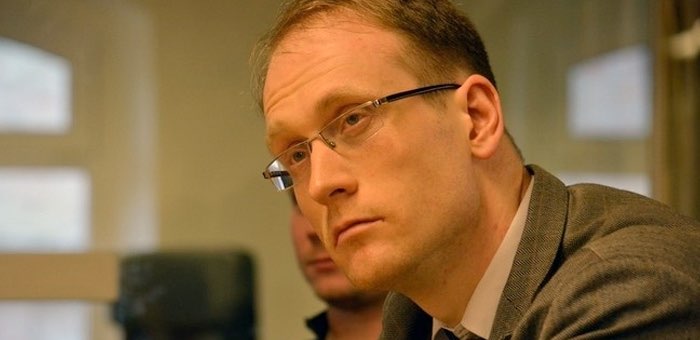 «Это массивные куски чужого текста, которыми он набил диссертацию»