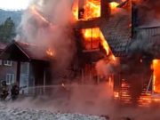 В парк-отеле «Манжерок» произошел крупный пожар (видео) В парк-отеле «Манжерок» произошел крупный пожар (видео)