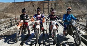 Мотоциклисты заехали по отвесным склонам на террасы у Яломана