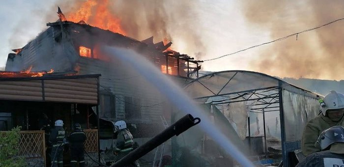 Пожар по переулку Медицинскому произошел в Горно-Алтайске