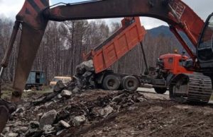 Продолжается ремонт дороги из Усть-Кана в Коргон Продолжается ремонт дороги из Усть-Кана в Коргон