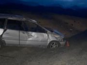 Возле Ортолыка перевернулся автомобиль, четыре человека госпитализированы