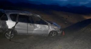 Возле Ортолыка перевернулся автомобиль, четыре человека госпитализированы Возле Ортолыка перевернулся автомобиль, четыре человека госпитализированы