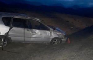 Возле Ортолыка перевернулся автомобиль, четыре человека госпитализированы Возле Ортолыка перевернулся автомобиль, четыре человека госпитализированы