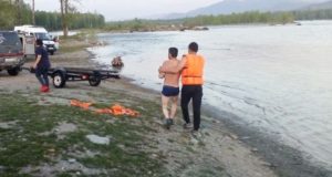 В Усть-Коксе спасли пьяного мужчину, который полез купаться в Катуни В Усть-Коксе спасли пьяного мужчину, который полез купаться в Катуни