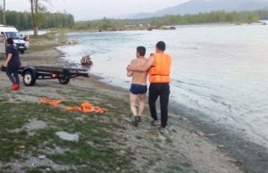 В Усть-Коксе спасли пьяного мужчину, который полез купаться в Катуни В Усть-Коксе спасли пьяного мужчину, который полез купаться в Катуни