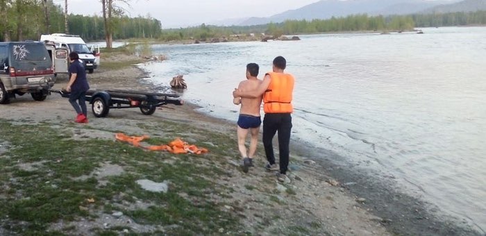 В Усть-Коксе спасли пьяного мужчину, который полез купаться в Катуни