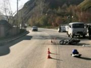 Мотоциклист оказался в больнице с тяжелыми травмами из-за беспечной вождения горожанки