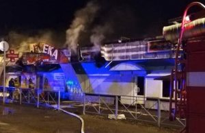 В Майме сгорел придорожный торговый ряд В Майме сгорел торговый павильон