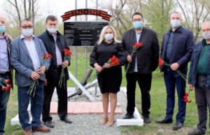 У Ресбольницы открыли мемориал медикам, погибшим в Великой Отечественной войне У Ресбольницы открыли мемориал медикам, погибшим в Великой Отечественной войне