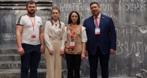 Диана Гурцкая, сенатор Полетаев и победители патриотического конкурса исполнили песню «Тальяночка»