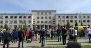 В школах Горного Алтая после трагедии в Казани усилят меры безопасности В школах Горного Алтая после трагедии в Казани усилят меры безопасности