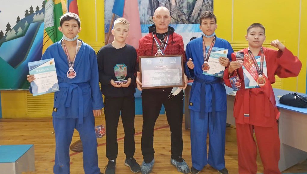 Спортсмены с Алтая успешно выступили на соревнованиях по универсальному бою
