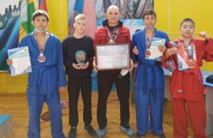 Спортсмены с Алтая успешно выступили на соревнованиях по универсальному бою Спортсмены с Алтая успешно выступили на соревнованиях по универсальному бою