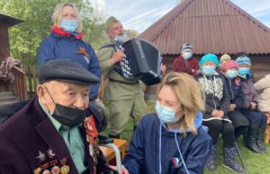 В Усть-Канском районе для фронтовиков устроили праздничные концерты В Усть-Канском районе для фронтовиков устроили праздничные концерты