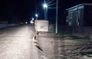 Пьяный мотоциклист без прав врезался в автоприцеп, стоявший на обочине Пьяный мотоциклист без прав врезался в автоприцеп, стоявший на обочине