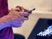 Продавец украл дорогой смартфон из магазина и подарил его своей подружке Продавец украл дорогой смартфон из магазина и подарил его своей подружке