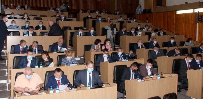 Депутаты приняли отчет об исполнении бюджета республики за прошлый год