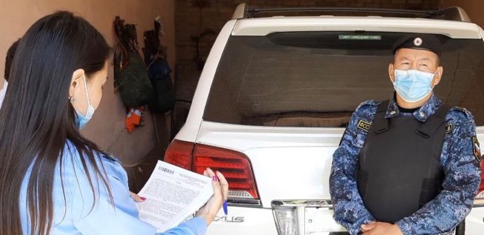 Хотел напасть на приставов с топором, но одумался и погасил долг в 430 тыс. рублей