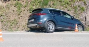 Автотуристка из Барнаула не справилась с управлением и не доехала до Телецкого озера Автотуристка из Барнаула не справилась с управлением и не доехала до Телецкого озера