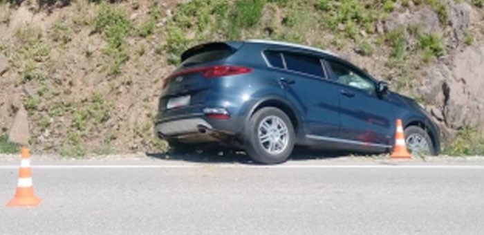 Автотуристка из Барнаула не справилась с управлением и не доехала до Телецкого озера