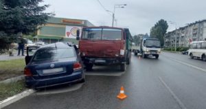 КАМАЗ и Volkswagen Polo столкнулись в Горно-Алтайске